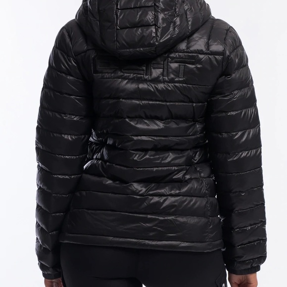 very nice brand new coat received last week but too small. - Picture 4 of 5